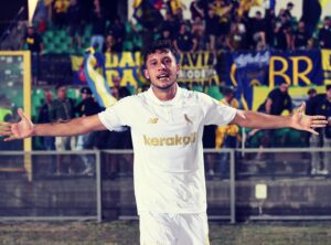 Carrarese-Modena, la probabile formazione dei toscani: Pagliuca punta sul 3-5-1-1, Abiuso unica punta
